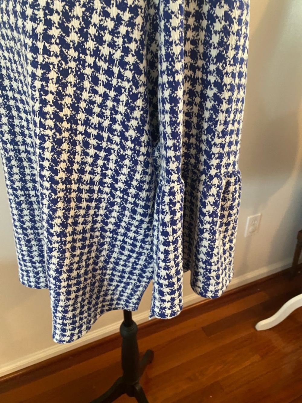Tyler Boe XL bell sleeve top blue and white - Picture 3 of 6